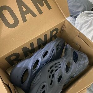 Yeezy Foam Runner in Gray